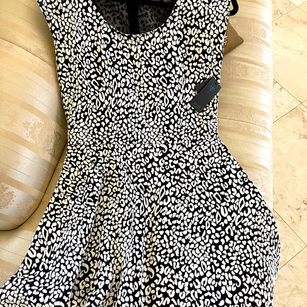 Black and white Guess dress, short; with tags